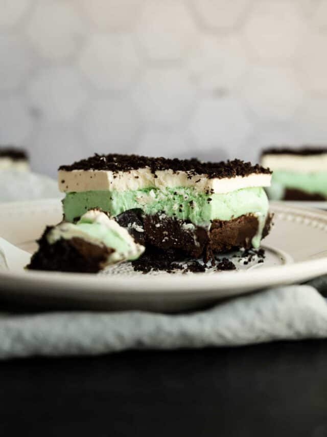 Best Mint Oreo Ice Cream Cake Josie + Nina