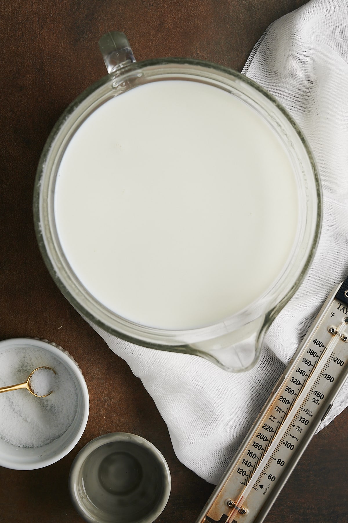 ingredients to make homemade ricotta cheese including milk, vinegar and salt.